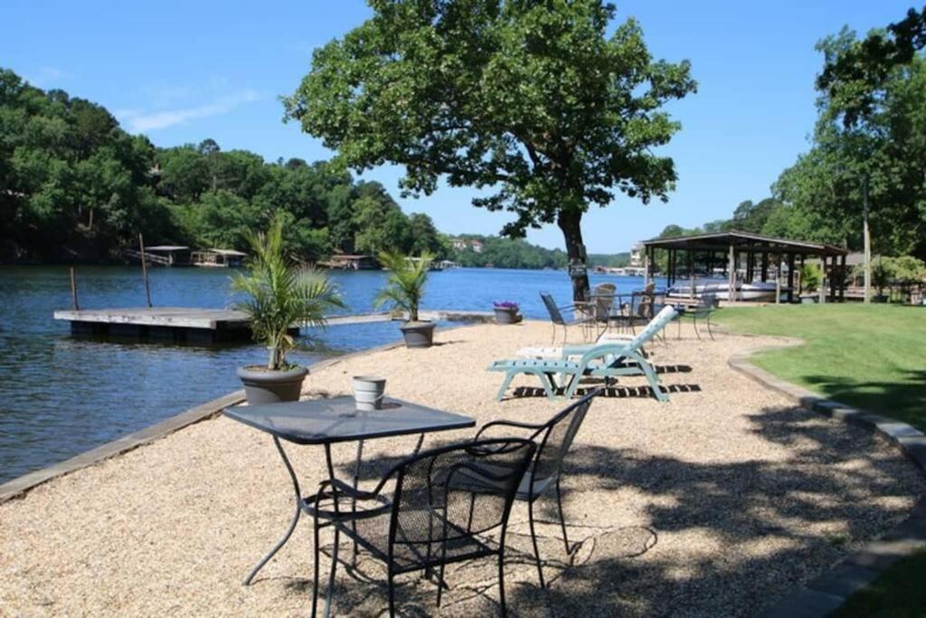 #02 - Unique Lakeside Studio Cottage- Pet Friendly 温泉城 外观 照片